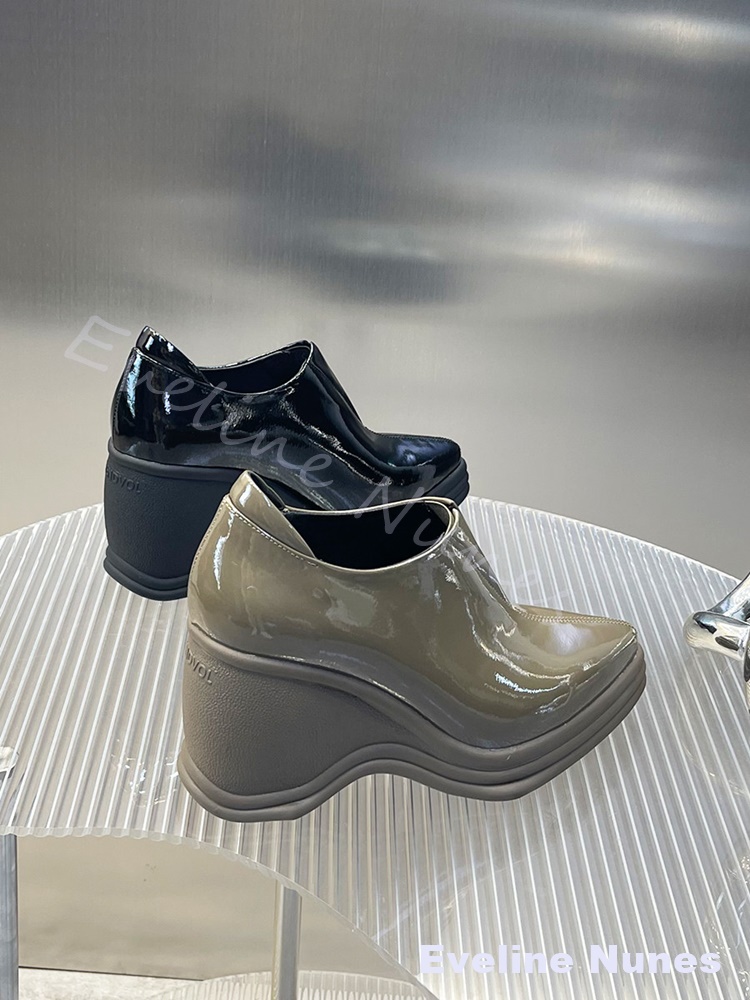 Patent Leather V Cut Pointed T - Street Fashion Y2K recension och pris